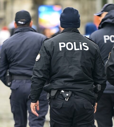 En grupp poliser