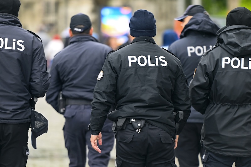 En grupp poliser